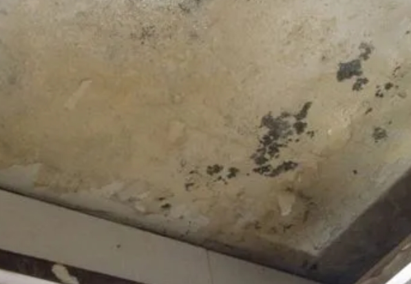 经开区阳台漏水维修公司分享下经开区卫生间渗水维修需要注意哪些问题。